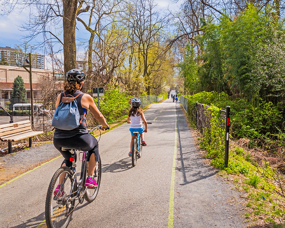 Mom and daughter on bikes in NYC